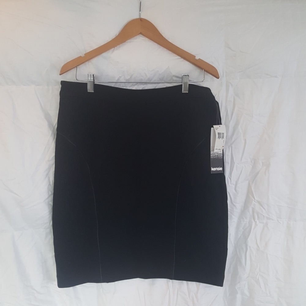 Kensie  NWT  black skirt size 12